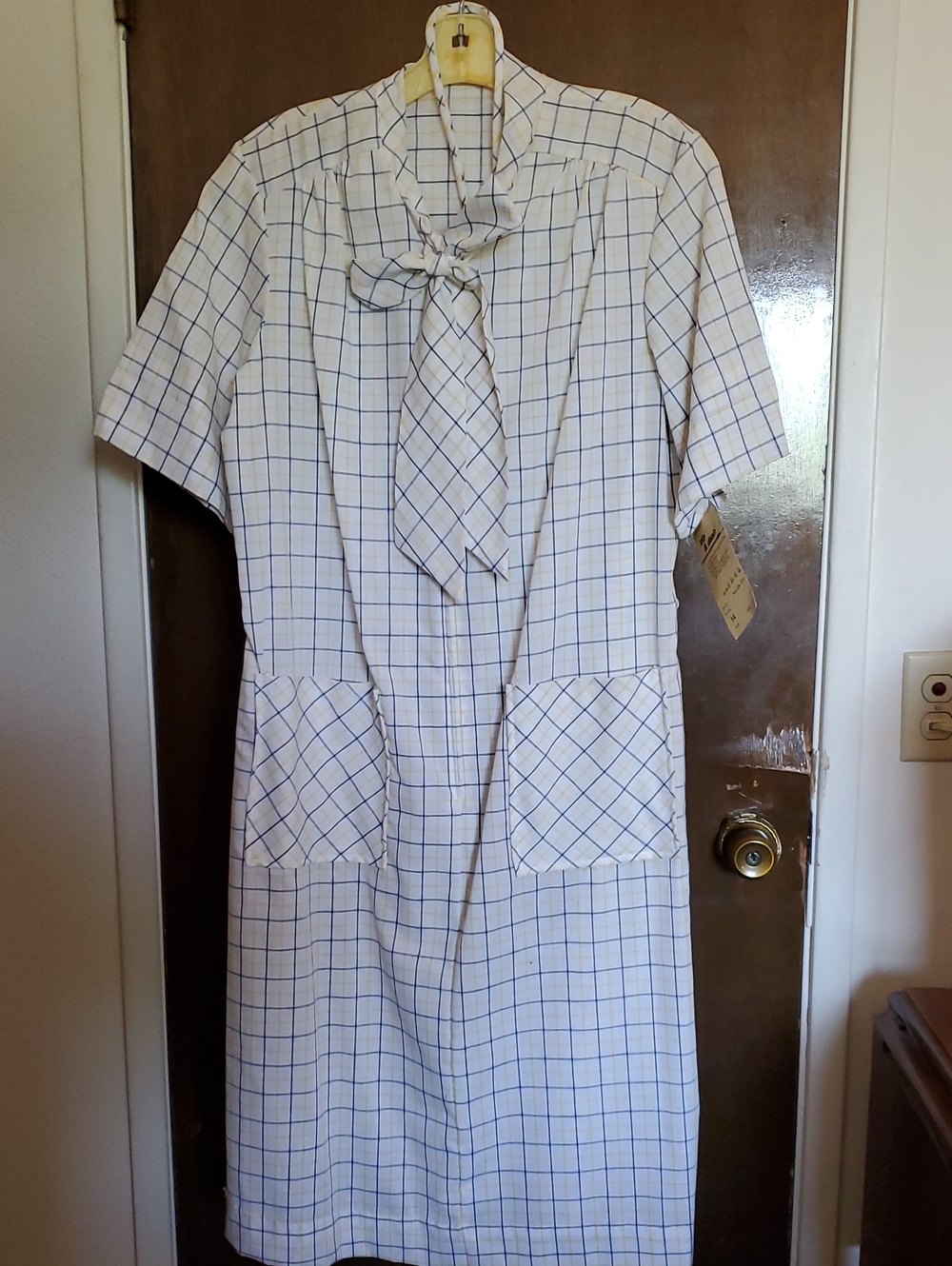 Yellow and Blue Windowpane Tie-Neck Dress Short Sleeves Zipper front Pockets Vtg